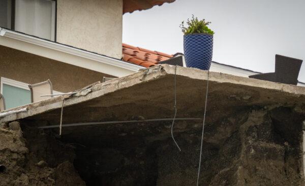 Landslides strike a coastal neighborhood after heavy rains in San Clemente, Calif., on March 16, 2023. (John Fredricks/The Epoch Times)