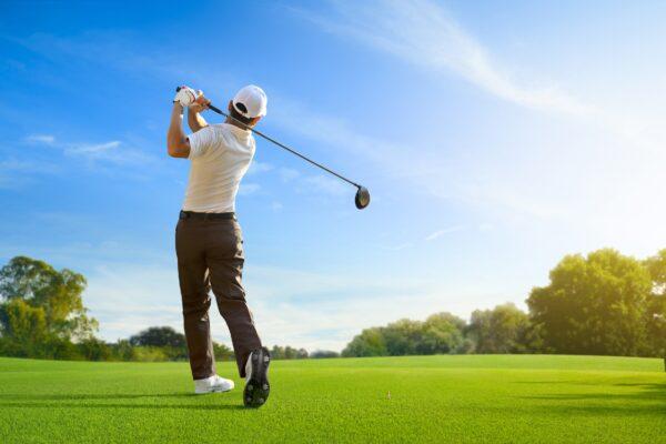 Hydration may take a few swings off your golf game and improve general athletic performance. (Shutterstock)