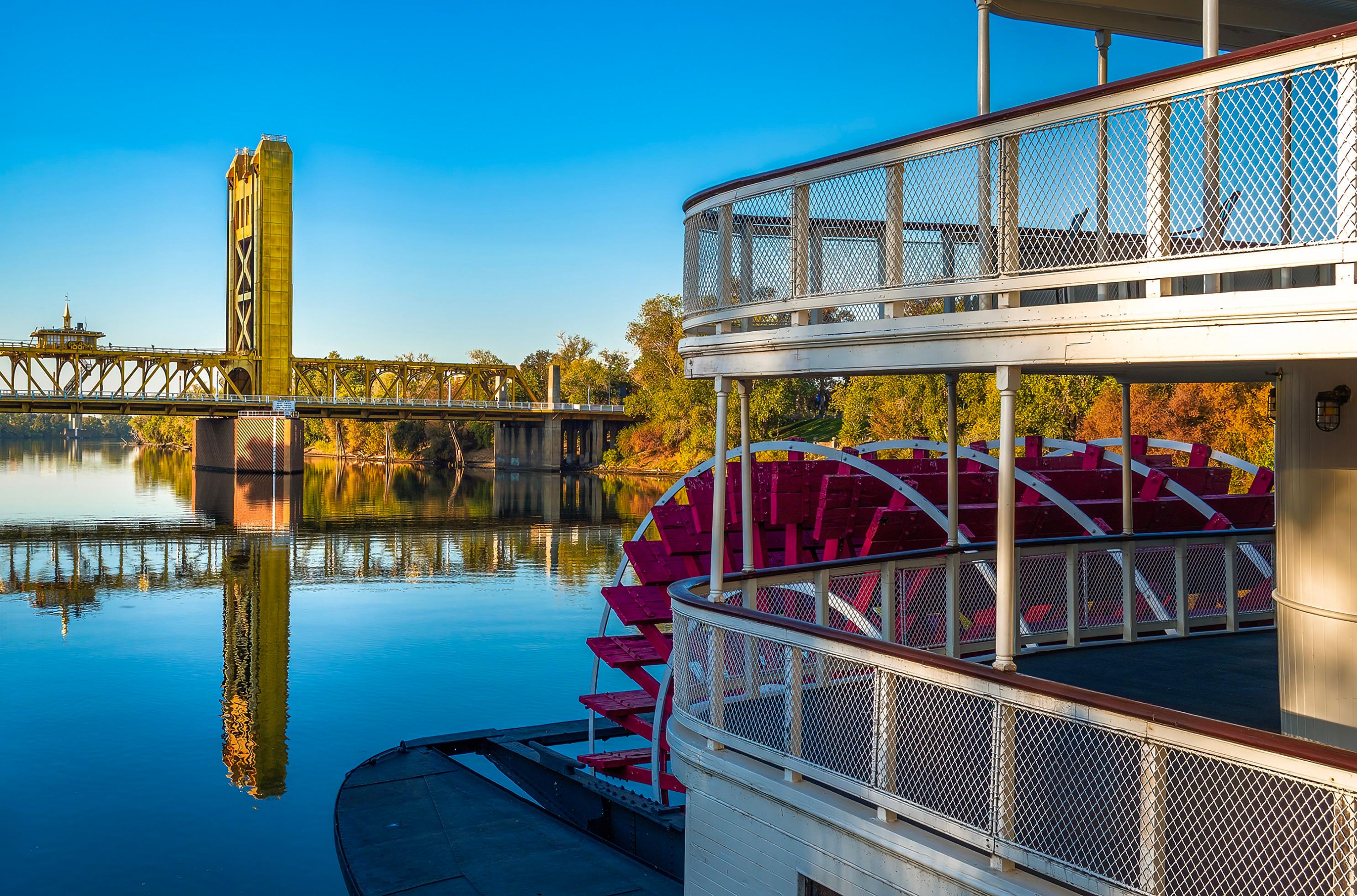 Delta King sternwheeler moored along the embarcadero and Art Deco style Tower Bridge. (Maria Coulson)