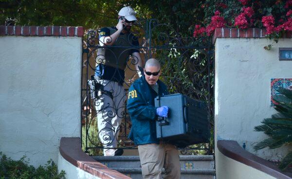 An FBI agent carries a case from the home of Los Angeles Councilman José Huizar in Los Angeles on Nov. 7, 2018. (Frederic Brown/AFP via Getty Images)