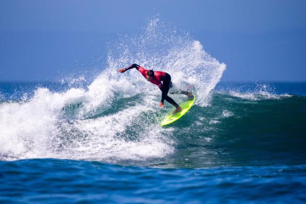 Ezekiel Lau of Hawaii surfs in Semifinal 1 at the VANS U.S. Open of Surfing in Huntington Beach, Calif., on Aug. 7, 2022. (Kenny Morris/World Surf League)