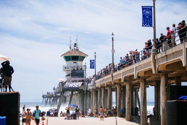 Crowd during the Round of 32 at the VANS U.S. Open of Surfing in Huntington Beach, Calif., on Aug. 1, 2022. (Beatriz Ryder/World Surf League)