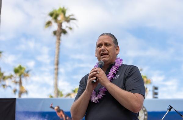 Huntington Beach Mayor Tony Strickland speaks at the 2023 Surfers Hall of Fame celebration in Huntington Beach, Calif., on Aug. 4, 2023. (John Fredricks/The Epoch Times)