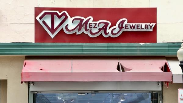 Meza's Jewelry Store in El Monte, Calif. (NTD)