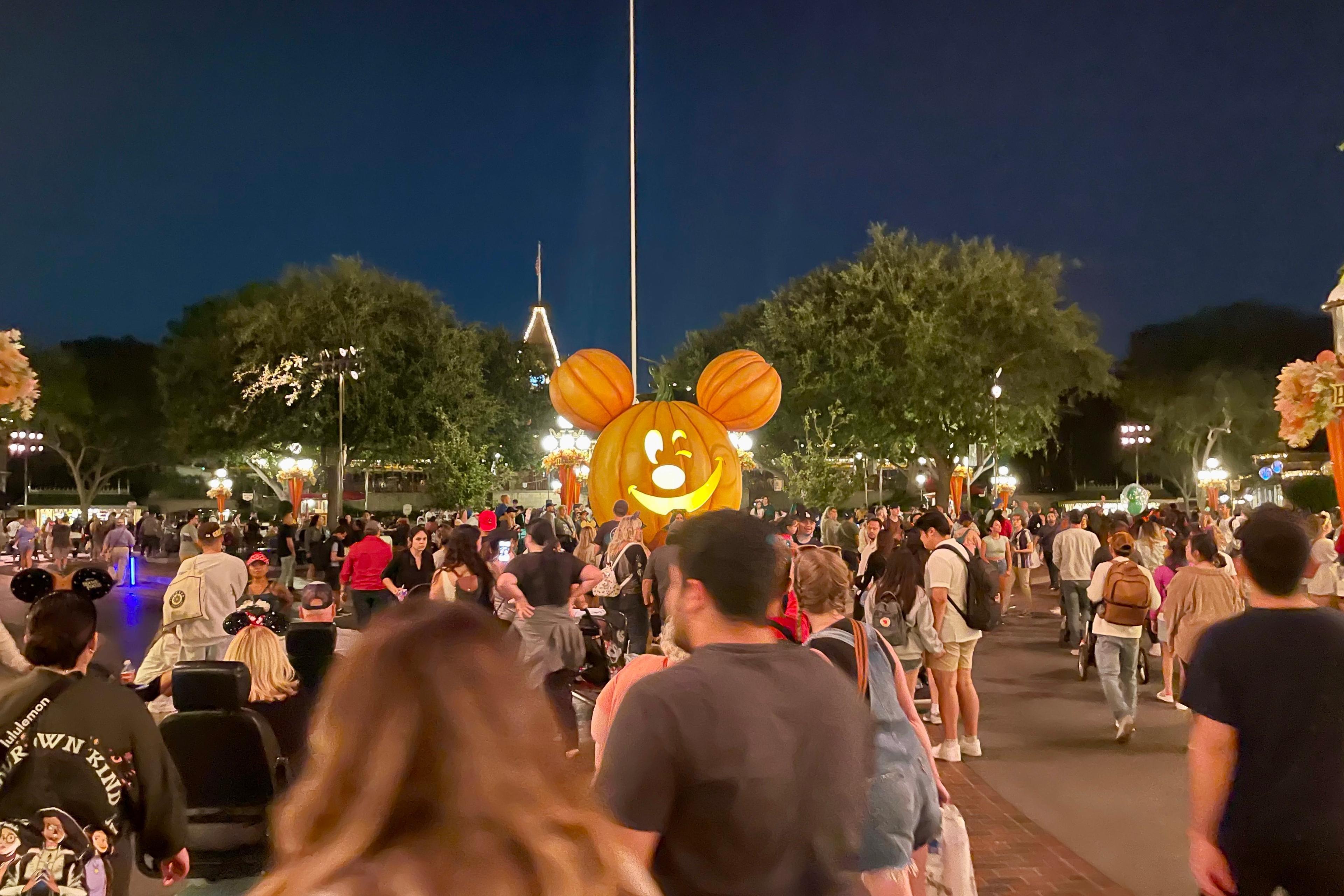 Disneyland Resort Slashes Children’s Ticket Prices for Early Next Year