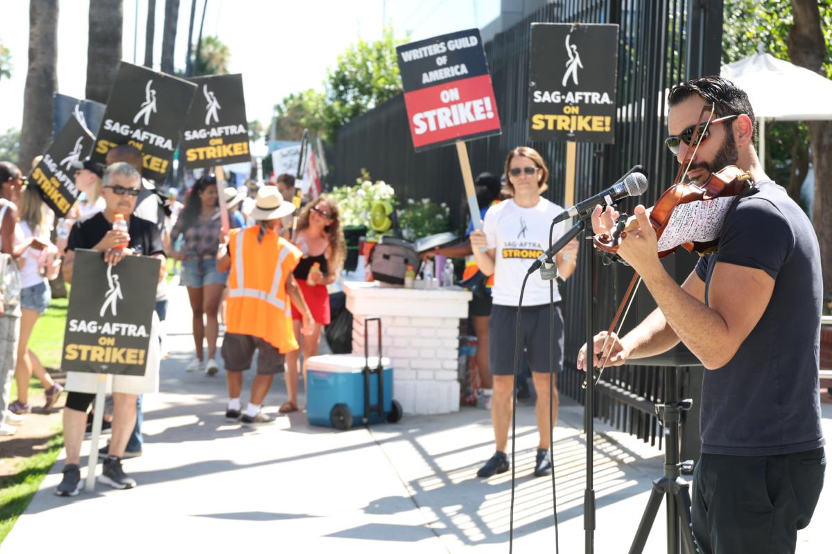 Armando Anto performs during Stand Up Comedy at the picket lines outside of Netflix Studios in Los Angeles on Aug. 30, 2023. (Monica Schipper/Getty Images)
