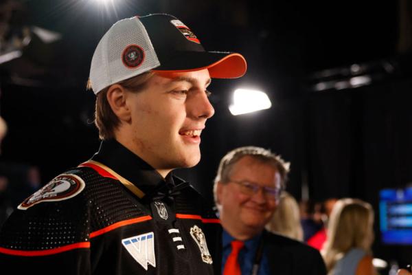 Leo Carlsson speaks to the media after being selected by the Anaheim Ducks with the second overall pick during round one of the 2023 Upper Deck NHL Draft at Bridgestone Arena in Nashville, Tenn., on June 28, 2023. (Jason Kempin/Getty Images)