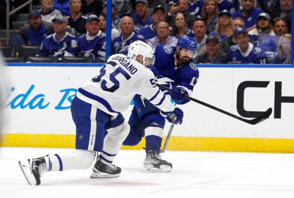 Alex Killorn (17) of the Tampa Bay Lightning scores a goal in the second period during Game Four of the First Round of the 2023 Stanley Cup Playoffs against the Toronto Maple Leafs at Amalie Arena in Tampa, Fla., on April 24, 2023. (Mike Ehrmann/Getty Images)
