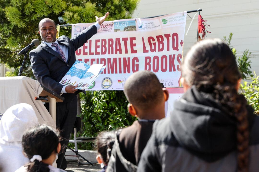 California State Superintendent of Schools Tony Thurmond reads from a book in the LGBTQ+ genre to students at Nystrom Elementary School in Richmond, Calif., on May 17, 2022. Thousands of LGBTQ+ books from Gender Nation were donated to 234 elementary schools in nine California districts. (Justin Sullivan/Getty Images)