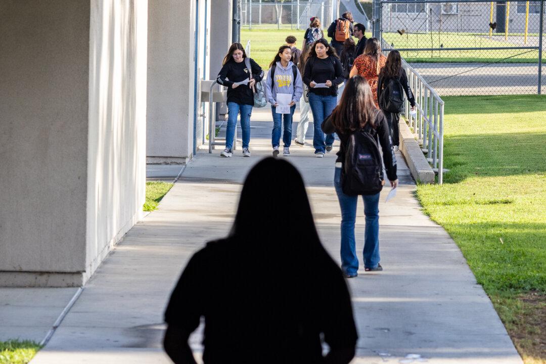 Students prepare for the first day of classes at a Middle School in Orange, Calif., on Aug. 16, 2023. (John Fredricks/The Epoch Times)
