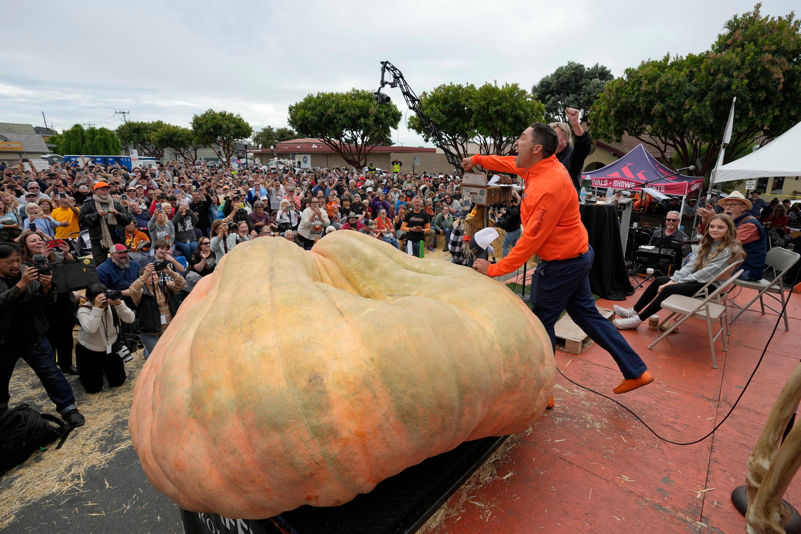 Pumpkin Weighing 2,749 Pounds Wins California Contest, Sets World Record for Biggest Gourd