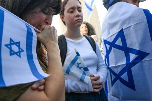 Demonstrators gather during a rally in support of Israel, outside the West Los Angeles Federal Building in Los Angeles on Oct. 10, 2023. (Robyn Beck/AFP via Getty Images)