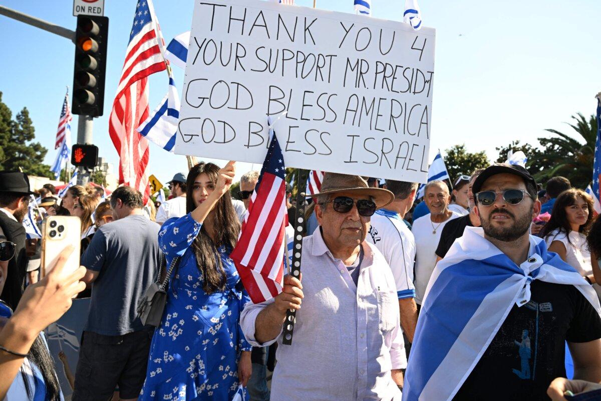 Demonstrators gather during a rally in support of Israel, outside the West Los Angeles Federal Building in Los Angeles on Oct. 10, 2023. (Robyn Beck/AFP via Getty Images)