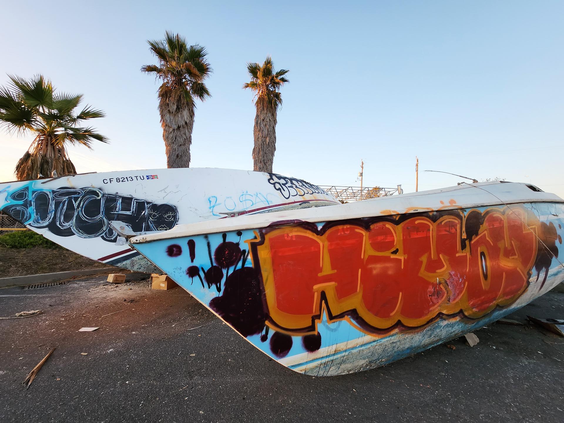 Derelict boats lie stranded along the shoreline of the Oakland Estuary on Nov. 13, 2023. (Allan Stein/The Epoch Times)