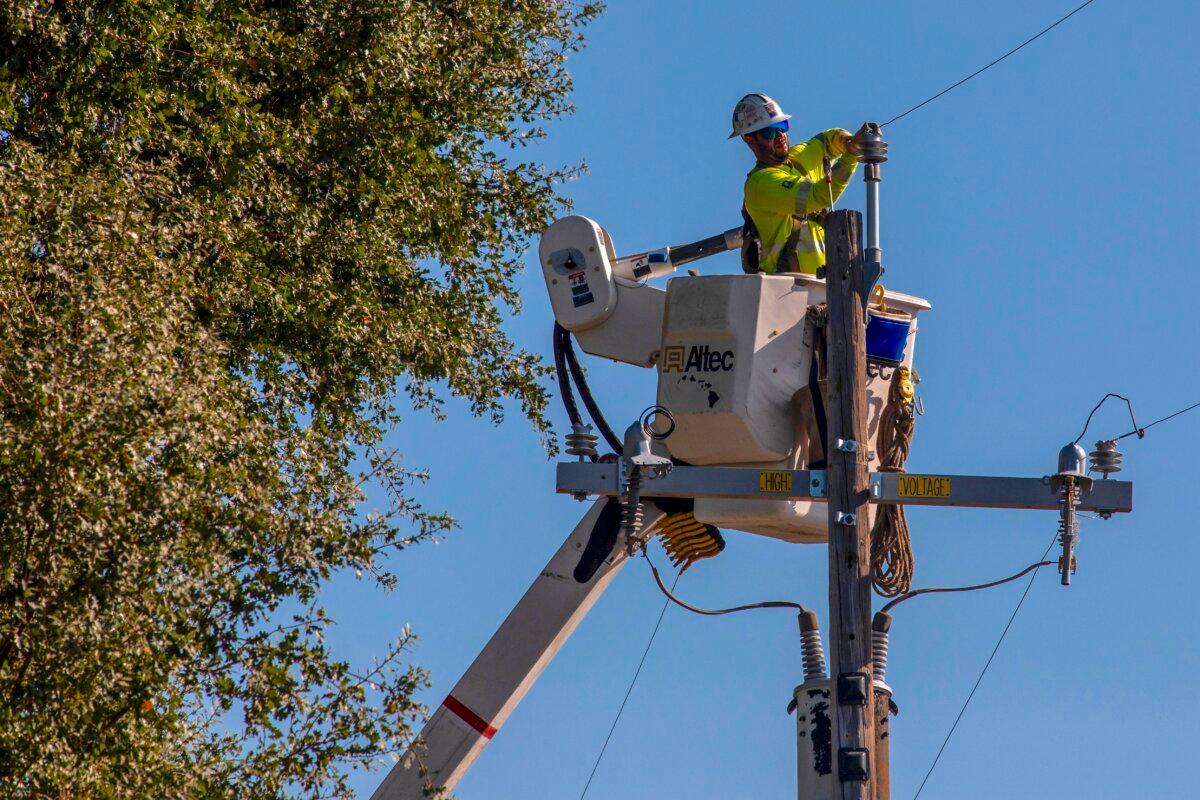 A PG&E contractor works on utility poles along Highway 128 near Geyserville, Calif., on Oct. 31, 2019. (Philip Pacheco/AFP via Getty Images)