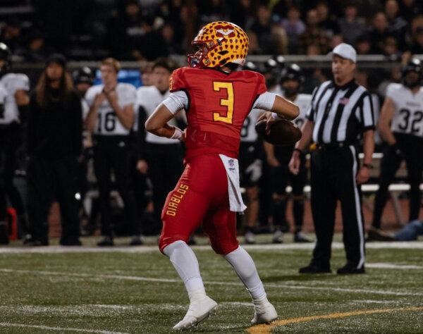 Sophomore quarterback Luke Fahey (3) plays for Mission Viejo High School's football team. (Courtesy of Anthony Miller)
