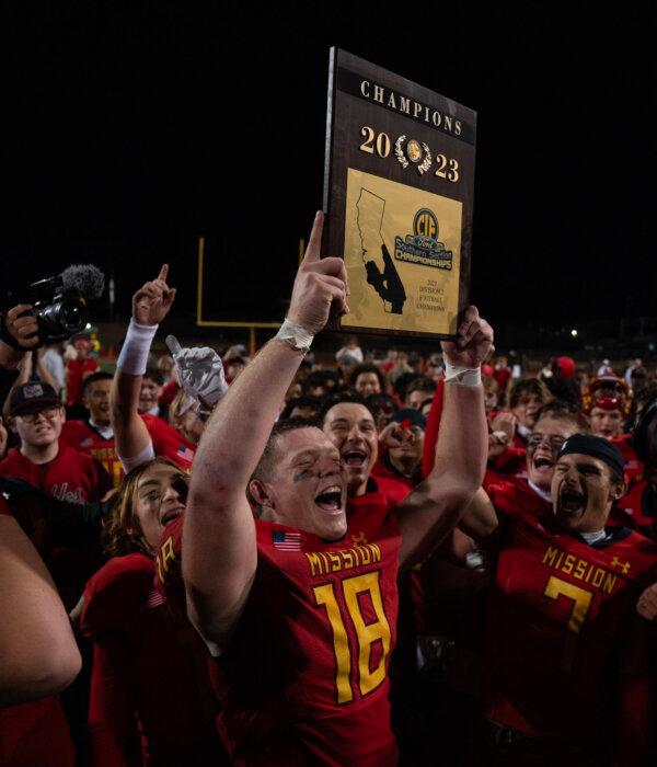 Mission Viejo High School's football team wins the CIF Southern Section Division 2 championship. (Courtesy of Anthony Miller)