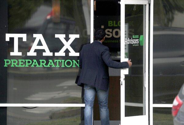 A customer enters a Block Advisors tax preparation office in San Anselmo, Calif., on April 15, 2019. (Justin Sullivan/Getty Images)