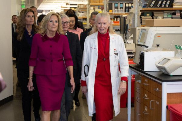 Doctor Noel C Bairey-Merz (R) gives First Lady Jill Biden a tour of the Van Eyk lab at Cedars-Sinai Medical Center in Los Angeles on December 8, 2023. (David Crane/POOL/AFP via Getty Images)
