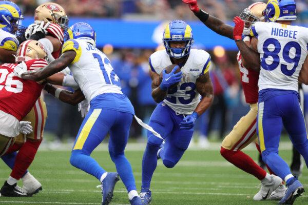 Kyren Williams (23) of the Los Angeles Rams runs through an opening during a 30–23 loss to the San Francisco 49ers at SoFi Stadium in Inglewood, Calif., on Sept. 17, 2023. (Harry How/Getty Images)