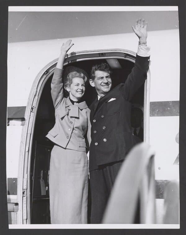 Felicia Montealegre Bernstein and her husband, famed composer Leonard Bernstein, on their way to Israel. (Public Domain)