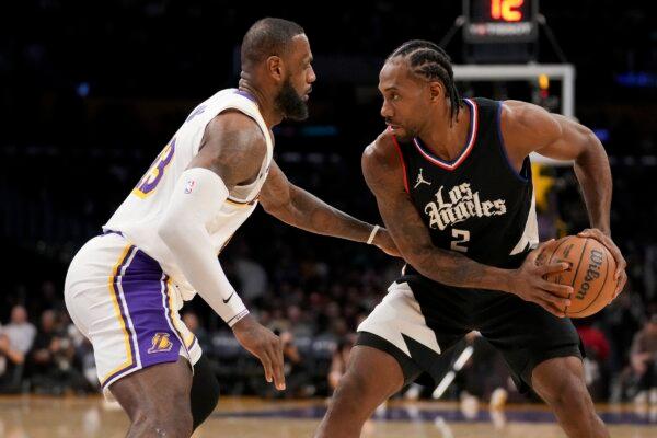 Los Angeles Lakers forward LeBron James, left, covers Los Angeles Clippers forward Kawhi Leonard during a game in Los Angeles on Jan. 7, 2024. (Eric Thayer/AP Photo)