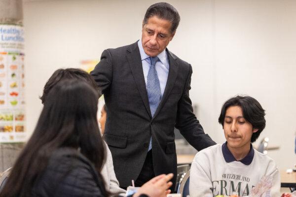 Los Angeles Unified School District Superintendent Alberto M. Carvalho visits a campus in Los Angeles on Jan. 8, 2024. (John Fredricks/The Epoch Times)