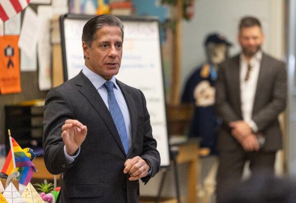 Superintendent of Los Angeles Unified School District Alberto M. Carvalho visits a campus in Los Angeles on Jan. 8, 2024. (John Fredricks/The Epoch Times)