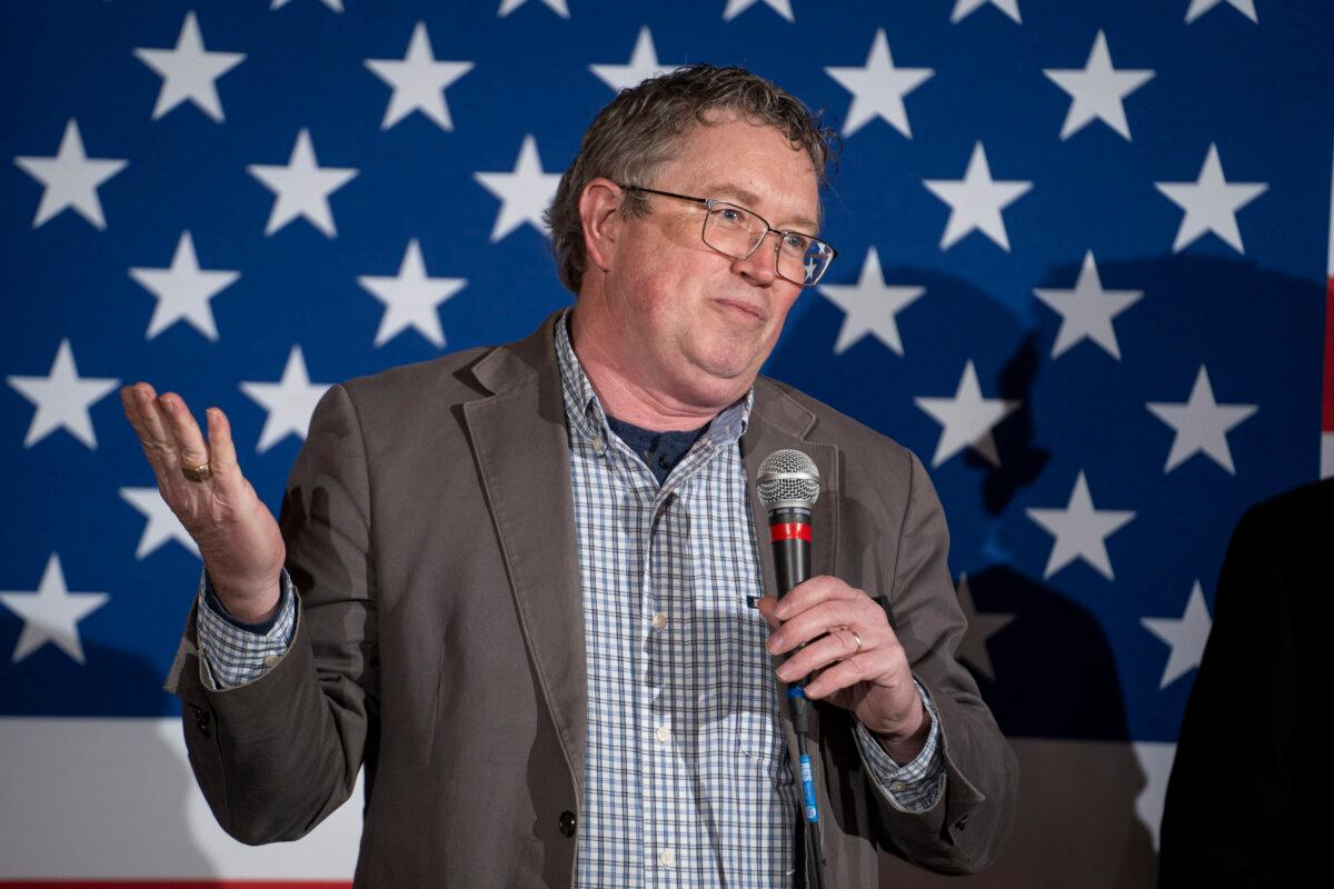 Rep. Thomas Massie (R-Ky.) speaks during a campaign event with Republican Florida Gov. Ron DeSantis in Cedar Rapids, Iowa, on Jan. 14, 2024. (Madalina Vasiliu/The Epoch Times)