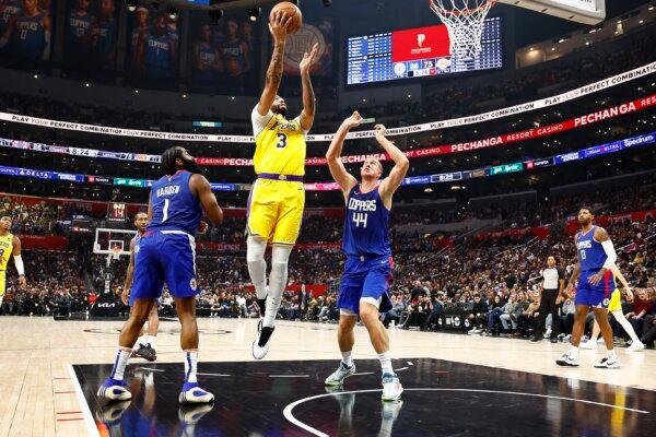 Anthony Davis (3) of the Los Angeles Lakers takes a shot against the LA Clippers in the second half in Los Angeles on Jan. 23, 2024. (Ronald Martinez/Getty Images)