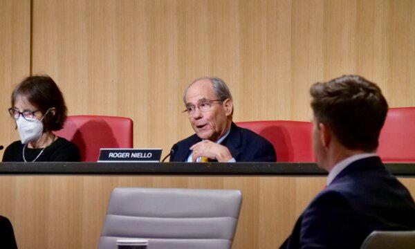 California State Sen. Roger Niello, vice chair of the Senate Budget and Fiscal Review Committee, asks questions during a meeting in Sacramento, Calif., on Jan. 23, 2024. (Travis Gillmore/The Epoch Times)