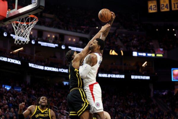 Paul George (13) of the LA Clippers goes up for a dunk on Moses Moody (4) of the Golden State Warriors in the second half in San Francisco on Feb. 14, 2024.(Ezra Shaw/Getty Images)