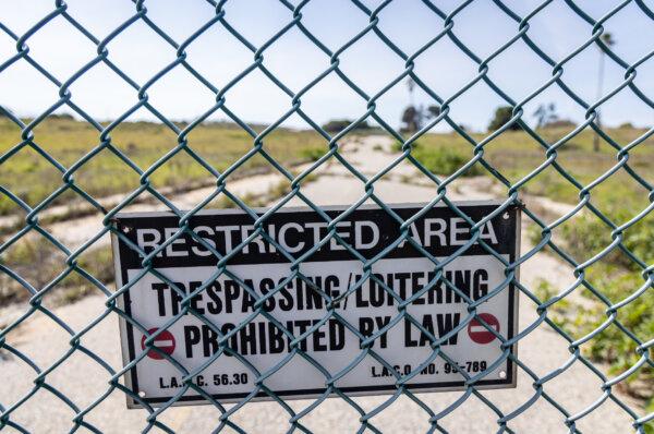 The former streets of the Surfridge neighborhood in Playa Del Rey on Feb. 14, 2024. (John Fredricks/The Epoch Times)