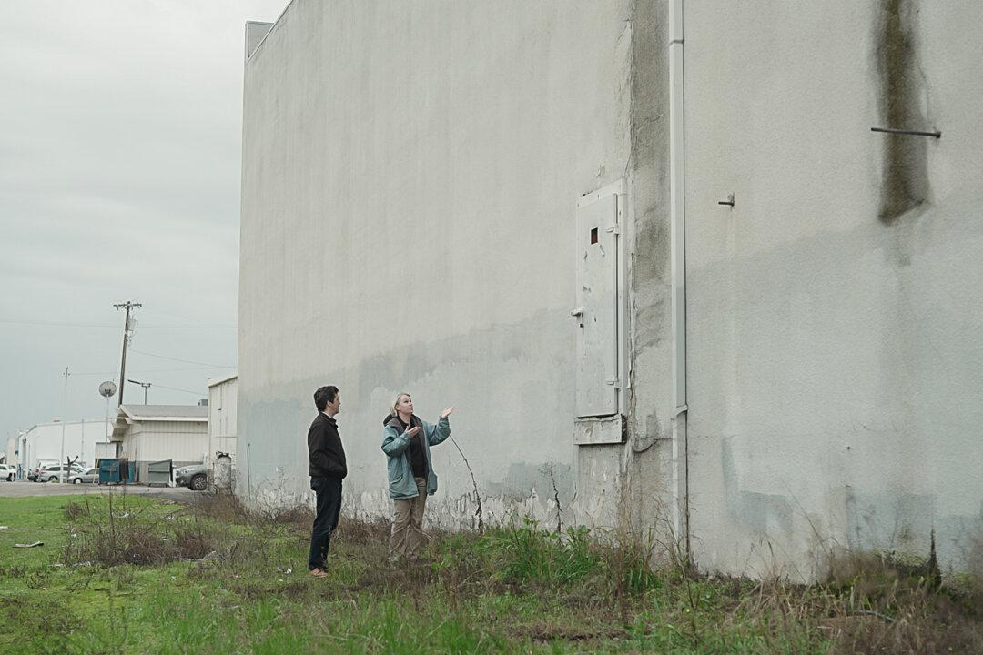 City of Reedley Code Enforcement Officer Jesalyn Harper (R) stops outside of the biolab on Feb. 7, 2024. (Paulio Shakespeare for The Epoch Times)