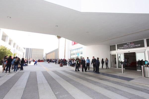 Fans wait in line to meet Demi Lovato at Del Amo Fashion Center in Torrance, Calif., on Jan. 27, 2018.(Rachel Murray/Getty Images for Fabletics)
