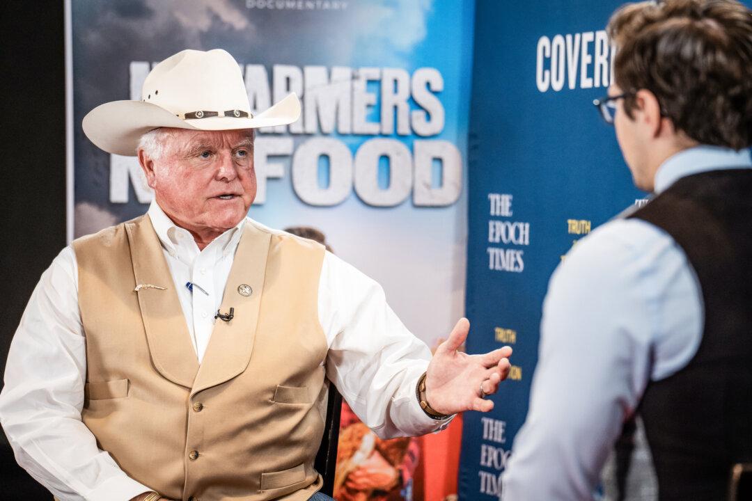 (Top) Moore Air Base Plant Protection and Quarantine in Edinburg, Texas, on Oct. 8, 2025. (Bottom) Sid Miller (L), Texas Department of Agriculture commissioner, speaks with Roman Balmakov, “Facts Matter” host and director, at the world premiere of The Epoch Times’s original documentary “No Farmers No Food: Will You Eat The Bugs?” in Irving, Texas, on Sept. 22, 2023. (Samira Bouaou/The Epoch Times)