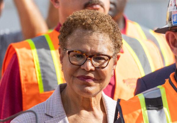 Los Angeles Mayor Karen Bass speaks in Los Angeles on Jan. 30, 2024. (John Fredricks/The Epoch Times)