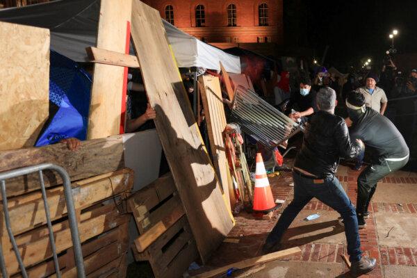 Counter-protesters strike a barricade at a pro-Palestinian encampment on the University of California, Los Angeles campus, amid the ongoing Israel-Hamas conflict, in Los Angeles on May 1, 2024. (Reuters/David Swanson)