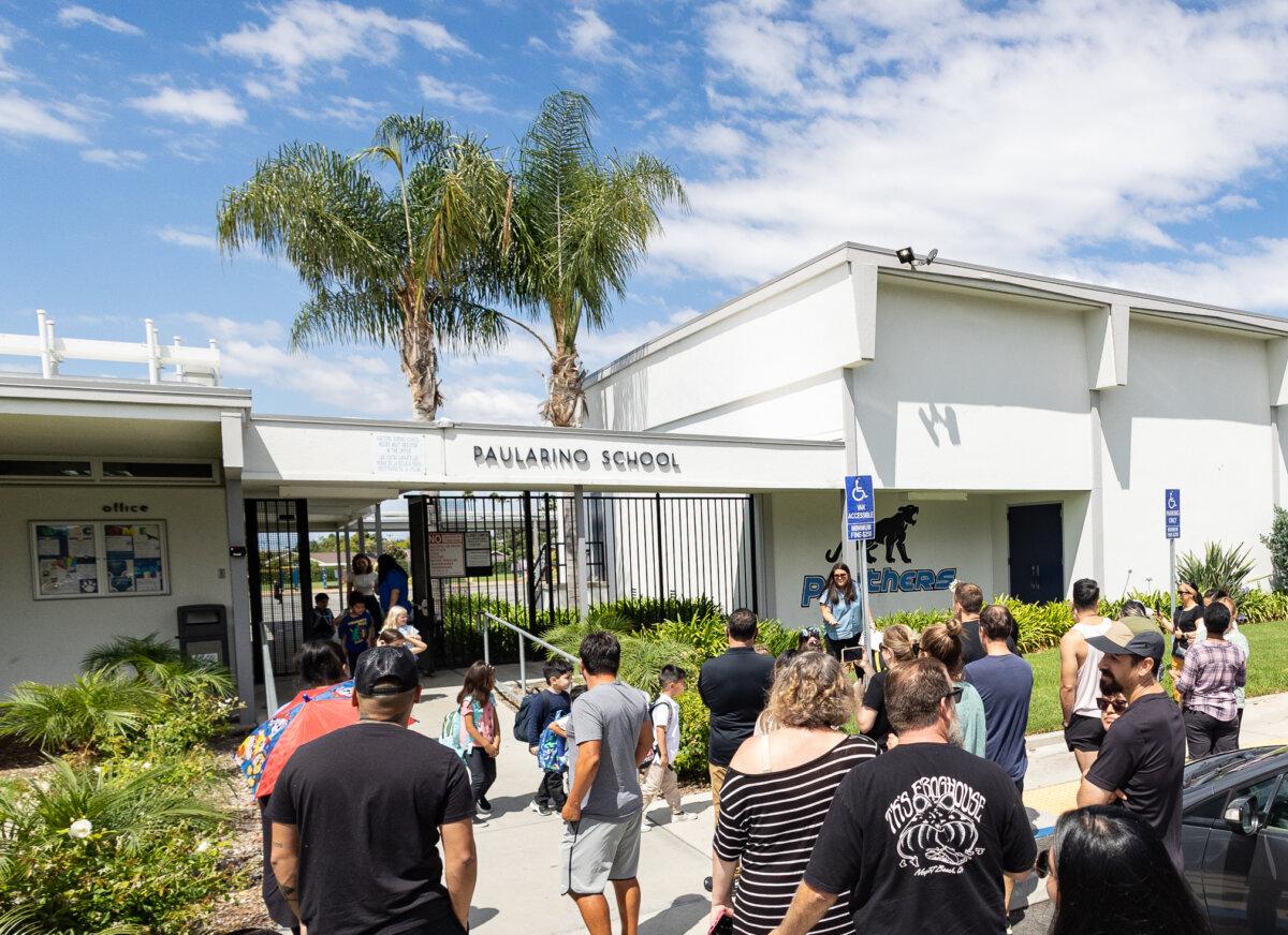 Parents pick up their children at Paularino Elementary School, of the Newport-Mesa Unified School District, in Costa Mesa, Calif., on Aug. 21, 2023. (John Fredricks/The Epoch Times)