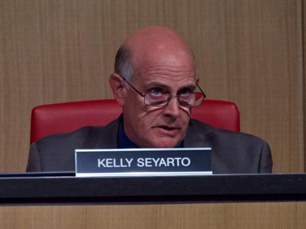 Sen. Kelly Seyarto, member of the Senate's Appropriations Committee, questions lawmakers about inoperability clause amendments added to some public safety bills during a hearing at the Capitol in Sacramento on June 17, 2024. (Travis Gillmore/The Epoch Times)