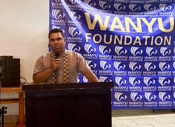 Carlos Ortiz, president and senior pastor of the Association of Ministers of the Espirit, speaks at the event. (Shawn Ma/The Epoch Times)