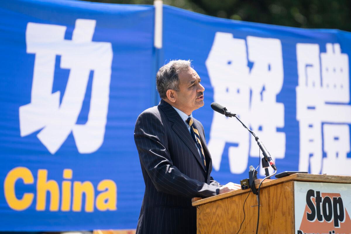 Asif Mahmood, U.S. Commission on International Religious Freedom (USCIRF) commissioner, speaks during a rally calling for the end of the Chinese Communist Party’s 25 years of ongoing persecution of Falun Gong practitioners in China at the National Mall in Washington on July 11, 2024. (Madalina Vasiliu/The Epoch Times)