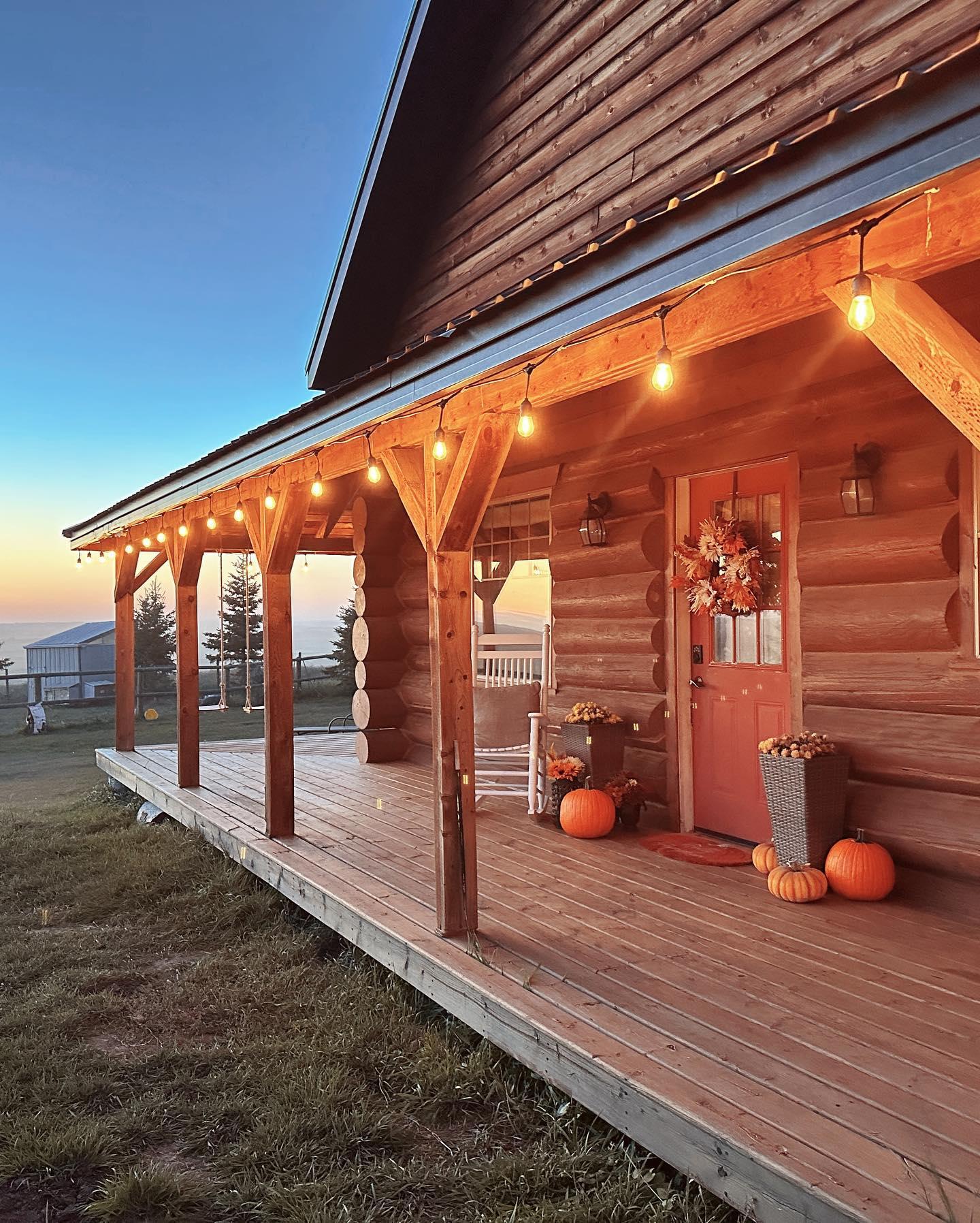 The family's log cabin overlooks the mountains in rural Alberta. (Courtesy of <a href="https://www.instagram.com/chantal.gregoryy/">Chantal Gregory</a>)
