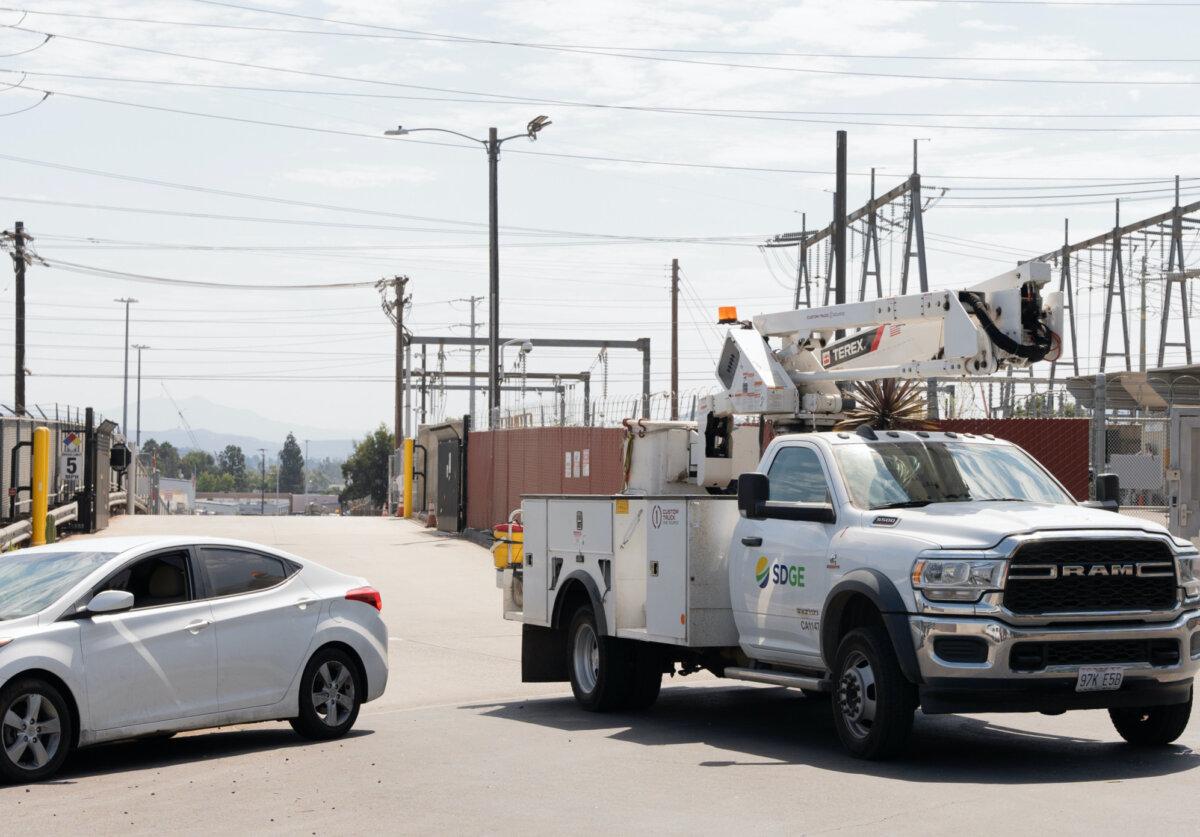 A San Diego Gas & Electric truck leaves a lithium battery storage facility, where a battery fire erupted a day prior, in Escondido, Calif., on Sep. 6, 2024. (Jane Yang/The Epoch Times)