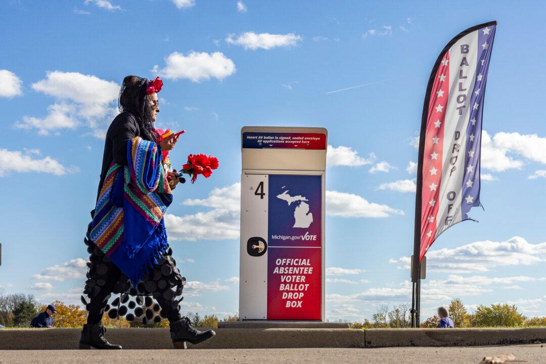 Voters take to the ballots outside of Farmington, Mich., on Oct. 26, 2024. (John Fredricks/The Epoch Times)