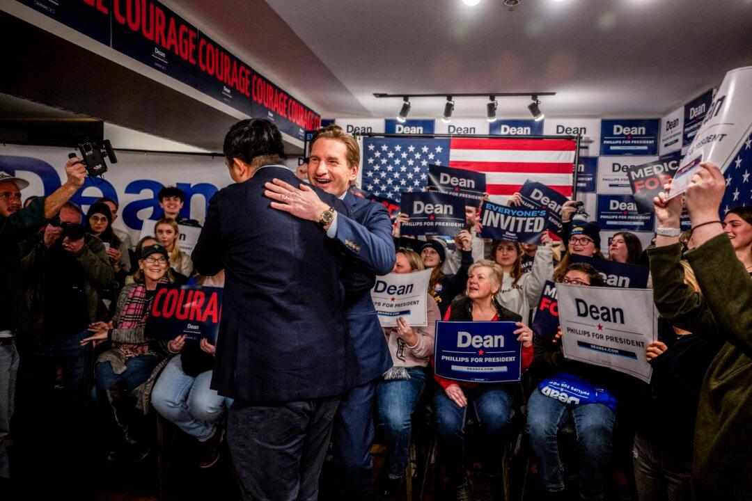 Democratic challenger Rep. Dean Phillips (D-Minn.) greets Andrew Yang upon arrival at a campaign rally in Manchester, N.H., on Jan. 22, 2024. (Brandon Bell/Getty Images)