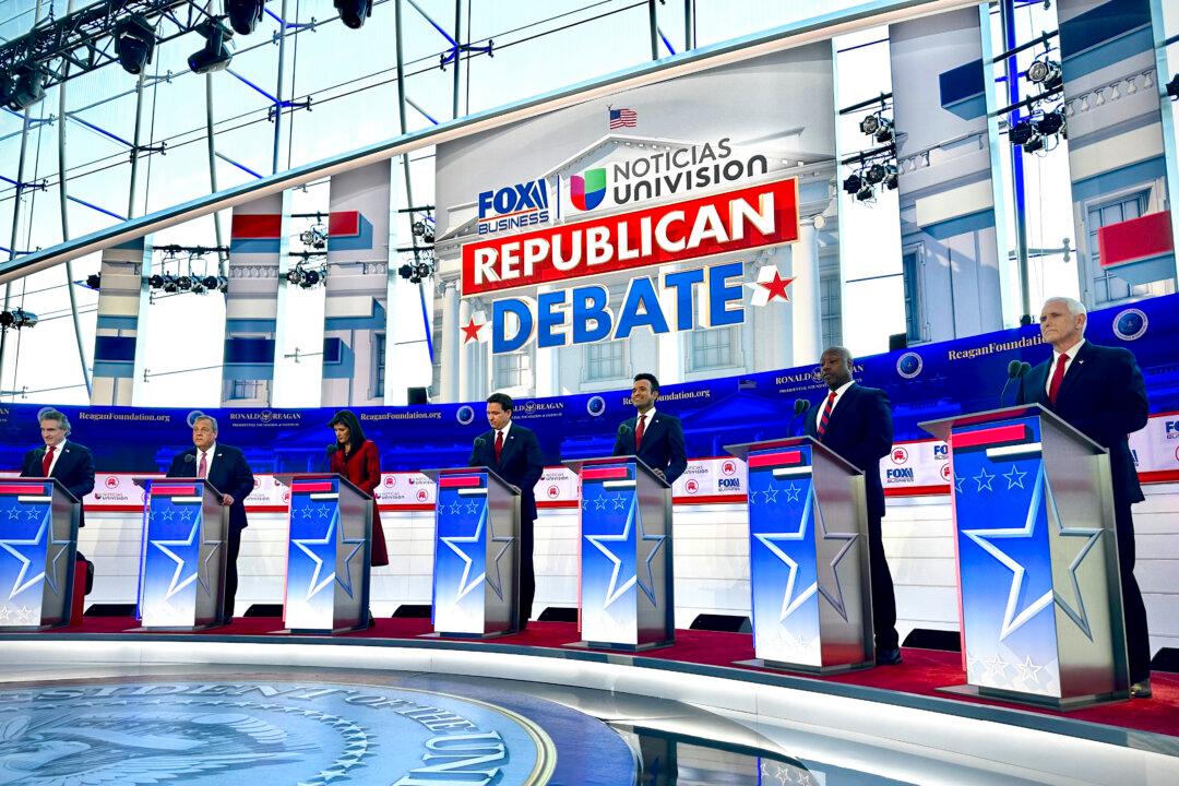 (L-R) Republican presidential candidates North Dakota Gov. Doug Burgum, former New Jersey Gov. Chris Christie, former U.N. Ambassador Nikki Haley, Florida Gov. Ron DeSantis, Vivek Ramaswamy, Sen. Tim Scott (R-S.C.) and former Vice President Mike Pence are introduced during the FOX Business Republican Primary Debate at the Ronald Reagan Presidential Library in Simi Valley, Calif., on Sept. 27, 2023. (John Fredricks/The Epoch Times)