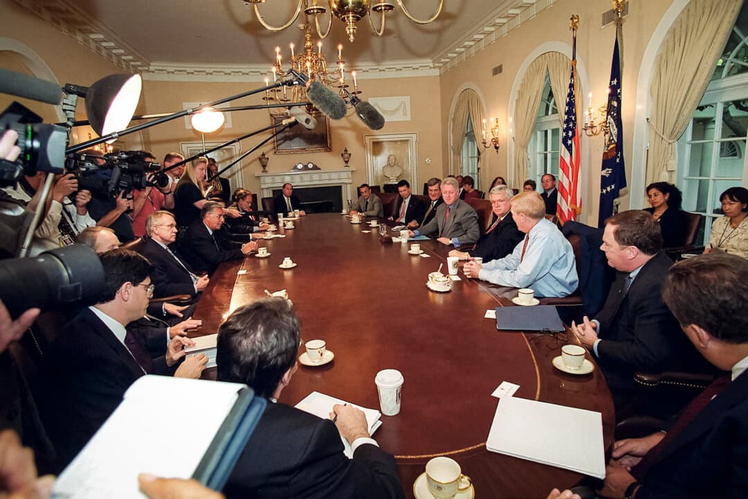 President Bill Clinton meets with bipartisan congressional leadership in the Cabinet Room of the White House on Sept. 12, 2000. Clinton made 139 recess appointments. (Manny Ceneta/AFP via Getty Images)