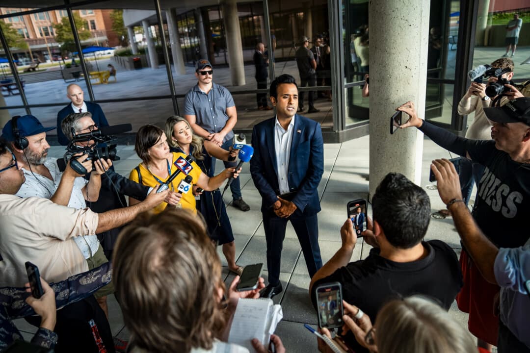 Vivek Ramaswamy takes questions from the press in Springfield, Ohio, on Sept. 19, 2024. (Michael Swensen/Getty Images)