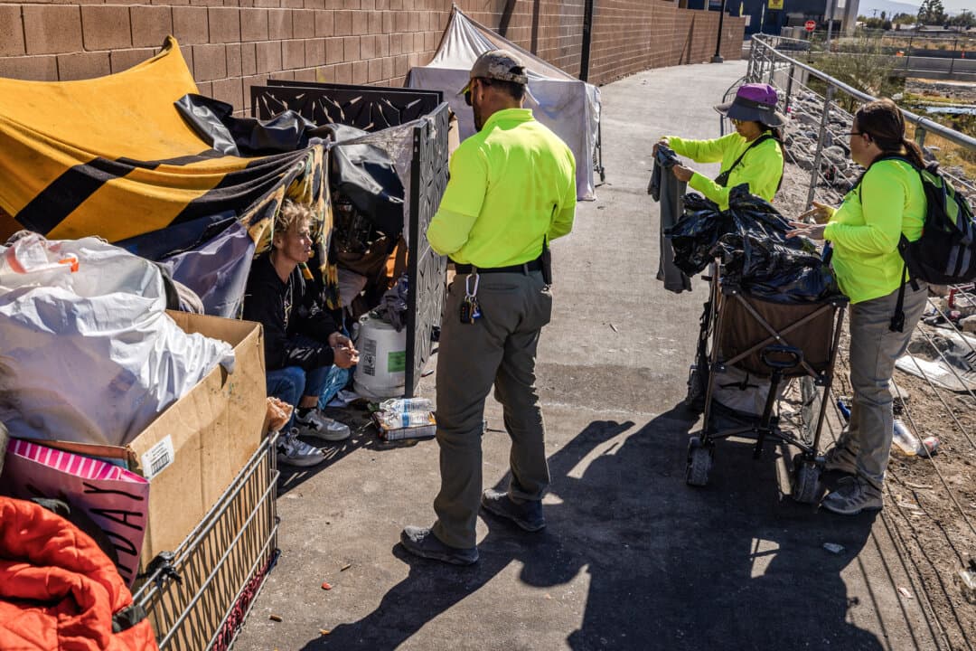 Members of HELP of Southern Nevada provide aid and information to homeless people in Las Vegas on Nov. 14, 2024. (John Fredricks/The Epoch Times)